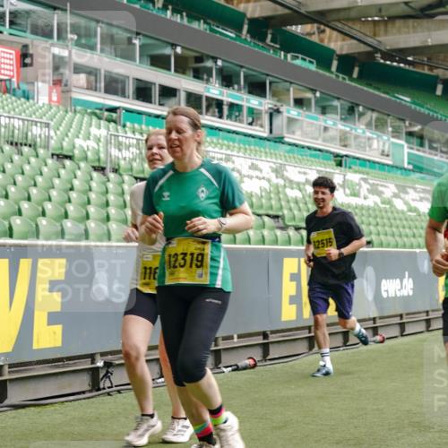 13.09.2026 - 21. swb-Marathon Bremen Michael Burmester http://msf.ph/oto/10448945 13.09.2026 10:30:31 Laufen im Stadion 10141, 10162, 10174, 10183, 10193, 10218, 10227, 10233, 10253, 10281, 10284, 10304, 10334, 10339, 10359, 10381, 10392, 10426, 10448, 10452, 10467, 10479, 10515, 10537, 10577, 10585, 10588, 10641, 10652, 10684, 10685, 10714, 10734, 10757, 10761, 10763, 10764, 10765, 10780, 10808, 10821, 10822, 10825, 10827, 10837, 10838, 10862, 10863, 10884, 10886, 10887, 10906, 10966, 10984, 11002, 11038, 11109, 11350, 11379 meine-sportfotos.de