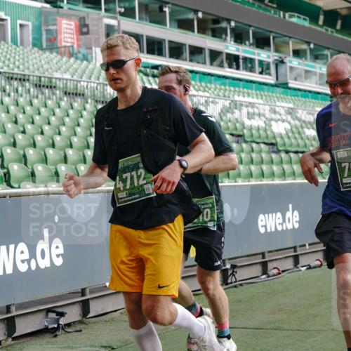 13.09.2026 - 21. swb-Marathon Bremen Michael Burmester http://msf.ph/oto/10448954 13.09.2026 12:48:05 Laufen im Stadion 382, 384, 621, 826, 868, 889, 1349, 1554, 1872, 1925, 2021, 2266, 2538, 2605, 2646, 2844, 2956, 3110, 3118, 3127, 3196, 3242, 3276, 3284, 3297, 3424, 3466, 3520, 3794, 3910, 4025, 4082, 4239, 4614, 4712, 4729, 4732, 4777, 4808, 4992, 5424, 5725, 5803, 5976, 6025, 6053, 6058, 6686, 6708, 6784, 6815, 6951, 7064, 7102, 7399, 7538, 7636, 7803, 7814, 7871, 7876, 8060, 8334, 8611, 8621, 8706, 8877, 8973, 8980, 8981, 8983, 9010, 9035, 9061, 9429, 9689, 9813, 9918 meine-sportfotos.de