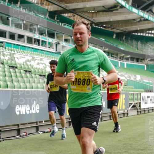 13.09.2026 - 21. swb-Marathon Bremen Michael Burmester http://msf.ph/oto/10448956 13.09.2026 10:30:32 Laufen im Stadion 10141, 10162, 10174, 10183, 10193, 10218, 10227, 10233, 10253, 10281, 10284, 10304, 10334, 10339, 10359, 10381, 10392, 10426, 10448, 10452, 10467, 10479, 10515, 10537, 10577, 10585, 10588, 10641, 10652, 10684, 10685, 10714, 10734, 10757, 10761, 10763, 10764, 10765, 10780, 10808, 10821, 10822, 10825, 10827, 10837, 10838, 10862, 10863, 10884, 10886, 10887, 10906, 10966, 10984, 11002, 11038, 11109, 11350, 11379 meine-sportfotos.de