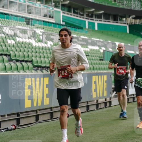 13.09.2026 - 21. swb-Marathon Bremen Michael Burmester http://msf.ph/oto/10449020 13.09.2026 12:48:09 Laufen im Stadion 382, 384, 572, 621, 826, 868, 889, 1349, 1554, 1872, 1925, 2266, 2538, 2605, 2646, 2844, 2956, 3110, 3118, 3127, 3196, 3242, 3276, 3284, 3297, 3424, 3466, 3520, 3794, 3910, 4025, 4082, 4239, 4614, 4712, 4729, 4732, 4777, 4808, 4992, 5424, 5725, 5803, 5976, 6025, 6053, 6058, 6686, 6708, 6784, 6815, 6951, 7064, 7102, 7399, 7538, 7636, 7803, 7814, 7871, 7876, 8060, 8334, 8611, 8621, 8706, 8877, 8973, 8980, 8981, 9010, 9035, 9061, 9429, 9689, 9813, 9918 meine-sportfotos.de