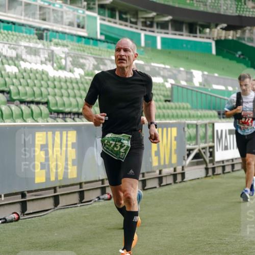 13.09.2026 - 21. swb-Marathon Bremen Michael Burmester http://msf.ph/oto/10449048 13.09.2026 12:48:11 Laufen im Stadion 382, 384, 572, 621, 826, 868, 889, 1349, 1554, 1872, 1925, 2266, 2538, 2605, 2646, 2844, 2956, 3110, 3118, 3127, 3196, 3242, 3276, 3284, 3297, 3424, 3466, 3520, 3794, 3910, 4025, 4082, 4239, 4614, 4712, 4729, 4732, 4808, 4992, 5424, 5517, 5725, 5803, 5976, 6025, 6053, 6058, 6686, 6708, 6784, 6951, 7064, 7102, 7399, 7538, 7636, 7803, 7814, 7871, 7876, 8060, 8334, 8611, 8621, 8706, 8877, 8973, 8980, 8981, 9010, 9035, 9061, 9429, 9689, 9813, 9918 meine-sportfotos.de