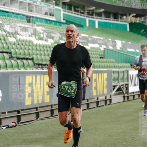 13.09.2026 - 21. swb-Marathon Bremen Michael Burmester http://msf.ph/oto/10449062 13.09.2026 12:48:11 Laufen im Stadion 382, 384, 572, 621, 826, 868, 889, 1349, 1554, 1872, 1925, 2266, 2538, 2605, 2646, 2844, 2956, 3110, 3118, 3127, 3196, 3242, 3276, 3284, 3297, 3424, 3466, 3520, 3794, 3910, 4025, 4082, 4239, 4614, 4712, 4729, 4732, 4808, 4992, 5424, 5517, 5725, 5803, 5976, 6025, 6053, 6058, 6686, 6708, 6784, 6951, 7064, 7102, 7399, 7538, 7636, 7803, 7814, 7871, 7876, 8060, 8334, 8611, 8621, 8706, 8877, 8973, 8980, 8981, 9010, 9035, 9061, 9429, 9689, 9813, 9918 meine-sportfotos.de