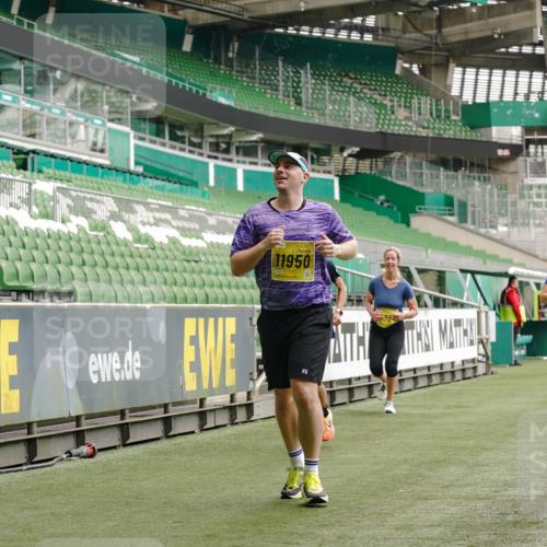 13.09.2026 - 21. swb-Marathon Bremen Michael Burmester http://msf.ph/oto/10449088 13.09.2026 10:30:35 Laufen im Stadion 10141, 10162, 10174, 10183, 10193, 10218, 10227, 10233, 10253, 10281, 10284, 10304, 10334, 10339, 10359, 10381, 10392, 10426, 10448, 10452, 10467, 10471, 10478, 10479, 10515, 10537, 10577, 10579, 10585, 10588, 10641, 10652, 10684, 10685, 10714, 10734, 10757, 10761, 10763, 10764, 10765, 10780, 10808, 10821, 10822, 10825, 10827, 10837, 10838, 10862, 10863, 10884, 10886, 10887, 10906, 10966, 10984, 11002, 11038, 11109, 11350, 11379 meine-sportfotos.de