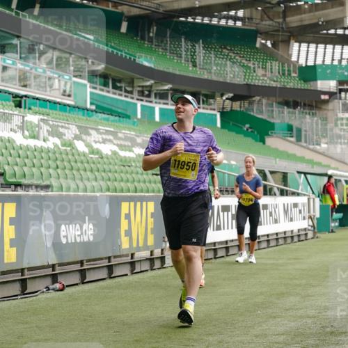 13.09.2026 - 21. swb-Marathon Bremen Michael Burmester http://msf.ph/oto/10449101 13.09.2026 10:30:35 Laufen im Stadion 10141, 10162, 10174, 10183, 10193, 10218, 10227, 10233, 10253, 10281, 10284, 10304, 10334, 10339, 10359, 10381, 10392, 10426, 10448, 10452, 10467, 10471, 10478, 10479, 10515, 10537, 10577, 10579, 10585, 10588, 10641, 10652, 10684, 10685, 10714, 10734, 10757, 10761, 10763, 10764, 10765, 10780, 10808, 10821, 10822, 10825, 10827, 10837, 10838, 10862, 10863, 10884, 10886, 10887, 10906, 10966, 10984, 11002, 11038, 11109, 11350, 11379 meine-sportfotos.de