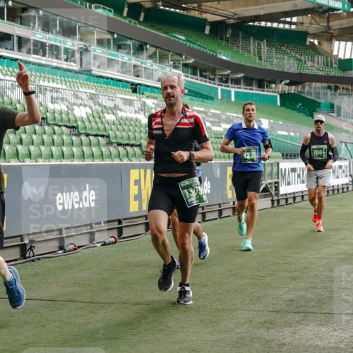 13.09.2026 - 21. swb-Marathon Bremen Michael Burmester http://msf.ph/oto/10449119 13.09.2026 12:48:13 Laufen im Stadion 382, 384, 572, 621, 826, 868, 889, 1349, 1554, 1872, 1925, 2266, 2287, 2538, 2605, 2646, 2844, 2956, 3110, 3118, 3127, 3196, 3242, 3276, 3284, 3297, 3424, 3466, 3520, 3794, 3910, 4025, 4082, 4239, 4614, 4712, 4729, 4732, 4808, 4898, 4992, 5424, 5517, 5725, 5803, 5976, 6025, 6053, 6058, 6686, 6708, 6784, 6951, 7064, 7102, 7399, 7538, 7636, 7803, 7814, 7871, 7876, 8060, 8334, 8611, 8621, 8706, 8877, 8973, 8980, 8981, 9010, 9035, 9061, 9429, 9689, 9918 meine-sportfotos.de
