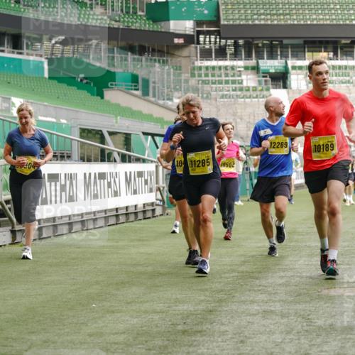 13.09.2026 - 21. swb-Marathon Bremen Michael Burmester http://msf.ph/oto/10449155 13.09.2026 10:30:37 Laufen im Stadion 10141, 10162, 10174, 10183, 10193, 10218, 10227, 10233, 10253, 10281, 10284, 10304, 10334, 10339, 10359, 10381, 10392, 10426, 10448, 10452, 10467, 10471, 10478, 10479, 10515, 10537, 10577, 10579, 10585, 10588, 10641, 10652, 10684, 10685, 10714, 10734, 10757, 10761, 10764, 10765, 10780, 10808, 10821, 10822, 10825, 10827, 10837, 10838, 10862, 10863, 10884, 10886, 10887, 10906, 10966, 10984, 11002, 11038, 11109, 11350, 11379 meine-sportfotos.de