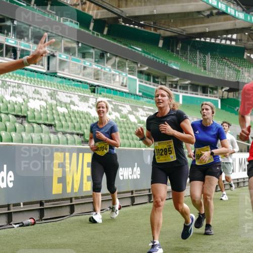 13.09.2026 - 21. swb-Marathon Bremen Michael Burmester http://msf.ph/oto/10449276 13.09.2026 10:30:39 Laufen im Stadion 10141, 10162, 10174, 10183, 10193, 10218, 10222, 10227, 10233, 10253, 10281, 10284, 10304, 10334, 10339, 10359, 10381, 10392, 10426, 10448, 10452, 10467, 10471, 10478, 10479, 10515, 10537, 10577, 10579, 10585, 10588, 10641, 10652, 10684, 10685, 10708, 10714, 10734, 10757, 10761, 10764, 10765, 10780, 10808, 10821, 10822, 10825, 10827, 10837, 10838, 10862, 10863, 10884, 10886, 10887, 10906, 10966, 10984, 11002, 11038, 11109, 11350, 11379 meine-sportfotos.de
