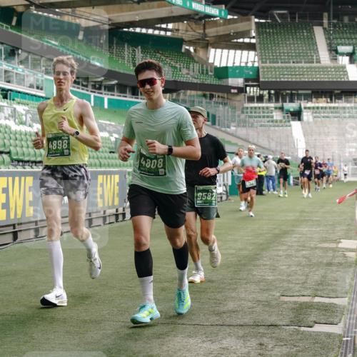 13.09.2026 - 21. swb-Marathon Bremen Michael Burmester http://msf.ph/oto/10449346 13.09.2026 12:48:21 Laufen im Stadion 382, 384, 524, 572, 621, 826, 868, 889, 1349, 1554, 1872, 1925, 2266, 2287, 2538, 2605, 2646, 2844, 2956, 3110, 3118, 3127, 3197, 3242, 3276, 3284, 3297, 3424, 3466, 3520, 3794, 3910, 4025, 4082, 4239, 4614, 4712, 4729, 4732, 4808, 4898, 4992, 5424, 5517, 5725, 5803, 5976, 6025, 6058, 6692, 6708, 6784, 6951, 7064, 7102, 7399, 7538, 7636, 7803, 7871, 7876, 8060, 8611, 8621, 8706, 8877, 8973, 8980, 8981, 9010, 9035, 9061, 9429, 9689, 9918 meine-sportfotos.de