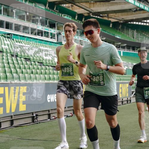13.09.2026 - 21. swb-Marathon Bremen Michael Burmester http://msf.ph/oto/10449371 13.09.2026 12:48:22 Laufen im Stadion 382, 384, 524, 572, 621, 826, 868, 889, 1349, 1554, 1723, 1872, 1925, 2266, 2287, 2538, 2605, 2646, 2844, 2956, 3110, 3118, 3127, 3197, 3242, 3276, 3284, 3297, 3424, 3466, 3520, 3794, 3910, 4025, 4082, 4239, 4614, 4712, 4729, 4732, 4808, 4898, 4992, 5424, 5517, 5648, 5725, 5803, 5976, 6025, 6058, 6692, 6708, 6784, 6951, 7064, 7102, 7399, 7538, 7636, 7803, 7871, 7876, 8060, 8611, 8621, 8706, 8877, 8973, 8980, 8981, 9010, 9035, 9061, 9429, 9689, 9918 meine-sportfotos.de