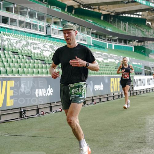 13.09.2026 - 21. swb-Marathon Bremen Michael Burmester http://msf.ph/oto/10449401 13.09.2026 12:48:23 Laufen im Stadion 382, 384, 524, 572, 621, 826, 868, 889, 1349, 1554, 1723, 1872, 1925, 2266, 2287, 2538, 2605, 2646, 2844, 2956, 3110, 3118, 3127, 3197, 3242, 3276, 3284, 3297, 3424, 3466, 3520, 3794, 3910, 4025, 4082, 4239, 4614, 4712, 4729, 4732, 4808, 4898, 4992, 5424, 5517, 5648, 5725, 5803, 5976, 6025, 6058, 6692, 6708, 6784, 6951, 7064, 7102, 7399, 7538, 7636, 7803, 7871, 7876, 8060, 8611, 8621, 8706, 8877, 8973, 8980, 8981, 9010, 9035, 9061, 9429, 9689, 9918 meine-sportfotos.de