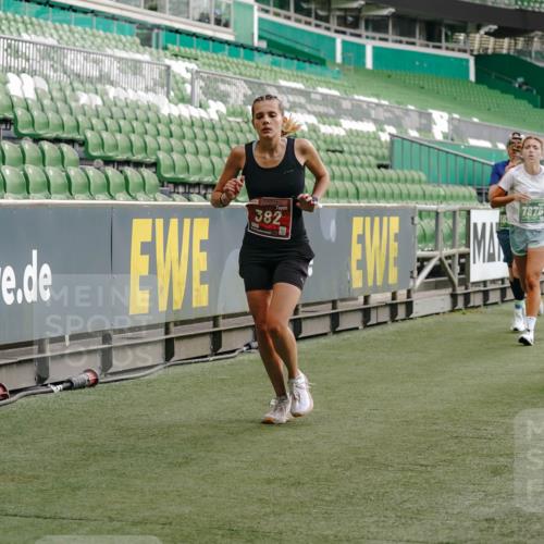 13.09.2026 - 21. swb-Marathon Bremen Michael Burmester http://msf.ph/oto/10449430 13.09.2026 12:48:24 Laufen im Stadion 382, 384, 524, 572, 621, 826, 889, 1349, 1554, 1723, 1872, 1925, 2266, 2287, 2538, 2605, 2646, 2844, 2956, 3043, 3110, 3118, 3127, 3197, 3242, 3276, 3284, 3297, 3424, 3466, 3520, 3794, 3910, 4025, 4082, 4239, 4614, 4712, 4729, 4732, 4808, 4898, 4992, 5424, 5517, 5648, 5725, 5803, 5976, 6025, 6058, 6692, 6708, 6784, 6951, 7064, 7102, 7399, 7538, 7636, 7803, 7871, 7876, 8060, 8611, 8621, 8706, 8877, 8973, 8980, 8981, 9010, 9035, 9061, 9429, 9689, 9918 meine-sportfotos.de