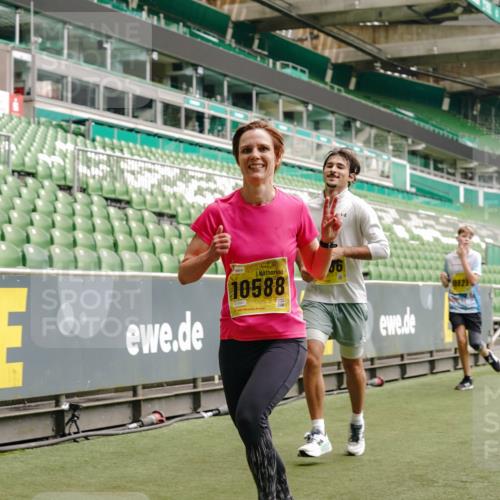 13.09.2026 - 21. swb-Marathon Bremen Michael Burmester http://msf.ph/oto/10449526 13.09.2026 10:30:43 Laufen im Stadion 10141, 10146, 10162, 10174, 10193, 10218, 10222, 10227, 10233, 10253, 10281, 10284, 10304, 10334, 10339, 10359, 10381, 10392, 10448, 10452, 10467, 10471, 10478, 10479, 10515, 10537, 10577, 10579, 10585, 10588, 10589, 10626, 10641, 10652, 10684, 10685, 10708, 10714, 10734, 10757, 10761, 10764, 10765, 10780, 10808, 10821, 10822, 10825, 10827, 10837, 10838, 10862, 10863, 10884, 10886, 10887, 10906, 10966, 10984, 11002, 11038, 11109, 11350, 11379 meine-sportfotos.de