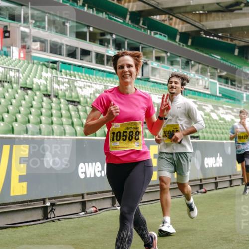 13.09.2026 - 21. swb-Marathon Bremen Michael Burmester http://msf.ph/oto/10449538 13.09.2026 10:30:43 Laufen im Stadion 10141, 10146, 10162, 10174, 10193, 10218, 10222, 10227, 10233, 10253, 10281, 10284, 10304, 10334, 10339, 10359, 10381, 10392, 10448, 10452, 10467, 10471, 10478, 10479, 10515, 10537, 10577, 10579, 10585, 10588, 10589, 10626, 10641, 10652, 10684, 10685, 10708, 10714, 10734, 10757, 10761, 10764, 10765, 10780, 10808, 10821, 10822, 10825, 10827, 10837, 10838, 10862, 10863, 10884, 10886, 10887, 10906, 10966, 10984, 11002, 11038, 11109, 11350, 11379 meine-sportfotos.de