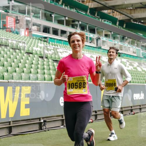 13.09.2026 - 21. swb-Marathon Bremen Michael Burmester http://msf.ph/oto/10449550 13.09.2026 10:30:44 Laufen im Stadion 10141, 10146, 10162, 10174, 10193, 10218, 10222, 10227, 10233, 10253, 10281, 10284, 10304, 10334, 10339, 10359, 10381, 10392, 10448, 10452, 10467, 10471, 10478, 10479, 10515, 10537, 10577, 10579, 10585, 10588, 10589, 10626, 10641, 10652, 10684, 10685, 10708, 10714, 10734, 10757, 10761, 10764, 10765, 10780, 10808, 10821, 10822, 10825, 10827, 10837, 10838, 10862, 10863, 10884, 10886, 10887, 10906, 10966, 10984, 11002, 11038, 11109, 11350, 11379 meine-sportfotos.de