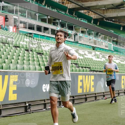 13.09.2026 - 21. swb-Marathon Bremen Michael Burmester http://msf.ph/oto/10449569 13.09.2026 10:30:44 Laufen im Stadion 10141, 10146, 10162, 10174, 10193, 10218, 10222, 10227, 10233, 10253, 10281, 10284, 10304, 10334, 10339, 10359, 10381, 10392, 10448, 10452, 10467, 10471, 10478, 10479, 10515, 10537, 10577, 10579, 10585, 10588, 10589, 10626, 10641, 10652, 10684, 10685, 10708, 10714, 10734, 10757, 10761, 10764, 10765, 10780, 10808, 10821, 10822, 10825, 10827, 10837, 10838, 10862, 10863, 10884, 10886, 10887, 10906, 10966, 10984, 11002, 11038, 11109, 11350, 11379 meine-sportfotos.de