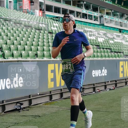 13.09.2026 - 21. swb-Marathon Bremen Michael Burmester http://msf.ph/oto/10449602 13.09.2026 12:48:29 Laufen im Stadion 382, 384, 524, 572, 621, 826, 889, 899, 1349, 1554, 1723, 1748, 1872, 1925, 2266, 2287, 2605, 2646, 2844, 2956, 3043, 3110, 3118, 3127, 3197, 3242, 3276, 3284, 3297, 3424, 3466, 3520, 3794, 3910, 3973, 4025, 4082, 4239, 4247, 4614, 4712, 4729, 4732, 4808, 4852, 4898, 4990, 4992, 5424, 5517, 5648, 5725, 5803, 5976, 6025, 6058, 6692, 6708, 6784, 6951, 7064, 7102, 7399, 7538, 7636, 7803, 7876, 8060, 8611, 8621, 8706, 8877, 8973, 8980, 8981, 9010, 9035, 9061, 9429, 9689, 9918 meine-sportfotos.de