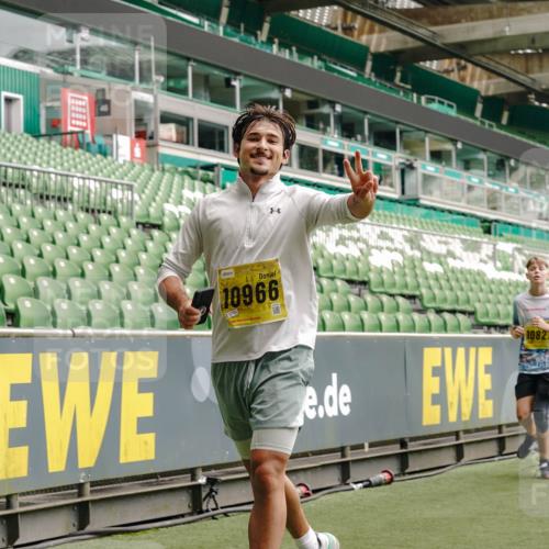 13.09.2026 - 21. swb-Marathon Bremen Michael Burmester http://msf.ph/oto/10449625 13.09.2026 10:30:44 Laufen im Stadion 10141, 10146, 10162, 10174, 10193, 10218, 10222, 10227, 10233, 10253, 10281, 10284, 10304, 10334, 10339, 10359, 10381, 10392, 10448, 10452, 10467, 10471, 10478, 10479, 10515, 10537, 10577, 10579, 10585, 10588, 10589, 10626, 10641, 10652, 10684, 10685, 10708, 10714, 10734, 10757, 10761, 10764, 10765, 10780, 10808, 10821, 10822, 10825, 10827, 10837, 10838, 10862, 10863, 10884, 10886, 10887, 10906, 10966, 10984, 11002, 11038, 11109, 11350, 11379 meine-sportfotos.de