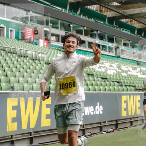13.09.2026 - 21. swb-Marathon Bremen Michael Burmester http://msf.ph/oto/10449642 13.09.2026 10:30:45 Laufen im Stadion 10141, 10146, 10162, 10174, 10193, 10218, 10222, 10227, 10233, 10253, 10281, 10284, 10304, 10334, 10339, 10359, 10392, 10448, 10452, 10467, 10471, 10478, 10479, 10515, 10537, 10555, 10577, 10579, 10585, 10588, 10589, 10610, 10626, 10641, 10652, 10684, 10685, 10708, 10714, 10734, 10757, 10761, 10764, 10765, 10780, 10808, 10821, 10822, 10825, 10827, 10837, 10838, 10862, 10863, 10884, 10886, 10887, 10906, 10966, 10984, 11002, 11038, 11109, 11350, 11379 meine-sportfotos.de