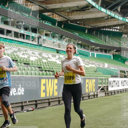 13.09.2026 - 21. swb-Marathon Bremen Michael Burmester http://msf.ph/oto/10449714 13.09.2026 10:30:46 Laufen im Stadion 10141, 10146, 10162, 10174, 10193, 10218, 10222, 10227, 10233, 10253, 10281, 10284, 10304, 10334, 10339, 10359, 10392, 10448, 10452, 10467, 10471, 10478, 10479, 10515, 10537, 10555, 10577, 10579, 10585, 10588, 10589, 10610, 10626, 10641, 10652, 10684, 10685, 10708, 10714, 10734, 10757, 10761, 10764, 10765, 10780, 10808, 10821, 10822, 10825, 10827, 10837, 10838, 10862, 10863, 10884, 10886, 10887, 10906, 10966, 10984, 11002, 11038, 11109, 11350, 11379 meine-sportfotos.de