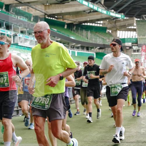 13.09.2026 - 21. swb-Marathon Bremen Michael Burmester http://msf.ph/oto/10449820 13.09.2026 13:09:11 Laufen im Stadion 164, 383, 391, 448, 532, 549, 551, 563, 625, 800, 808, 813, 869, 884, 898, 911, 1025, 1072, 1124, 1150, 1180, 1285, 1289, 1395, 1398, 1559, 1688, 1831, 1880, 1899, 2003, 2041, 2208, 2215, 2229, 2232, 2243, 2366, 2380, 2413, 2429, 2441, 2467, 2471, 2525, 2573, 2594, 2611, 2635, 2692, 2717, 2727, 2782, 2802, 2823, 2831, 2841, 2866, 2897, 2920, 2930, 2931, 2941, 3032, 3063, 3086, 3291, 3316, 3327, 3333, 3398, 3437, 3707, 3769, 109 meine-sportfotos.de