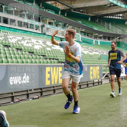 13.09.2026 - 21. swb-Marathon Bremen Michael Burmester http://msf.ph/oto/10449861 13.09.2026 10:30:50 Laufen im Stadion 10141, 10146, 10162, 10174, 10193, 10218, 10222, 10227, 10233, 10253, 10281, 10284, 10304, 10334, 10339, 10359, 10392, 10448, 10452, 10467, 10471, 10478, 10479, 10515, 10529, 10555, 10577, 10579, 10585, 10588, 10589, 10610, 10626, 10641, 10652, 10684, 10685, 10708, 10714, 10734, 10757, 10761, 10764, 10765, 10780, 10808, 10821, 10822, 10825, 10827, 10837, 10838, 10862, 10863, 10884, 10886, 10887, 10906, 10984, 11002, 11038, 11109, 11350, 11379 meine-sportfotos.de