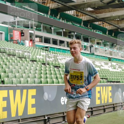 13.09.2026 - 21. swb-Marathon Bremen Michael Burmester http://msf.ph/oto/10449910 13.09.2026 10:30:51 Laufen im Stadion 10141, 10146, 10162, 10174, 10193, 10218, 10222, 10227, 10233, 10253, 10281, 10284, 10304, 10334, 10339, 10359, 10392, 10448, 10452, 10467, 10471, 10478, 10479, 10515, 10529, 10555, 10577, 10579, 10585, 10588, 10589, 10610, 10626, 10641, 10652, 10684, 10685, 10708, 10714, 10734, 10757, 10761, 10764, 10765, 10780, 10808, 10821, 10822, 10825, 10827, 10837, 10838, 10862, 10863, 10884, 10886, 10887, 10906, 10984, 11002, 11038, 11350, 11379 meine-sportfotos.de