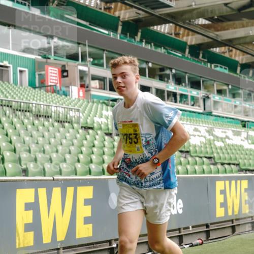 13.09.2026 - 21. swb-Marathon Bremen Michael Burmester http://msf.ph/oto/10449950 13.09.2026 10:30:51 Laufen im Stadion 10141, 10146, 10162, 10174, 10193, 10218, 10222, 10227, 10233, 10253, 10281, 10284, 10304, 10334, 10339, 10359, 10392, 10448, 10452, 10467, 10471, 10478, 10479, 10515, 10529, 10555, 10577, 10579, 10585, 10588, 10589, 10610, 10626, 10641, 10652, 10684, 10685, 10708, 10714, 10734, 10757, 10761, 10764, 10765, 10780, 10808, 10821, 10822, 10825, 10827, 10837, 10838, 10862, 10863, 10884, 10886, 10887, 10906, 10984, 11002, 11038, 11350, 11379 meine-sportfotos.de