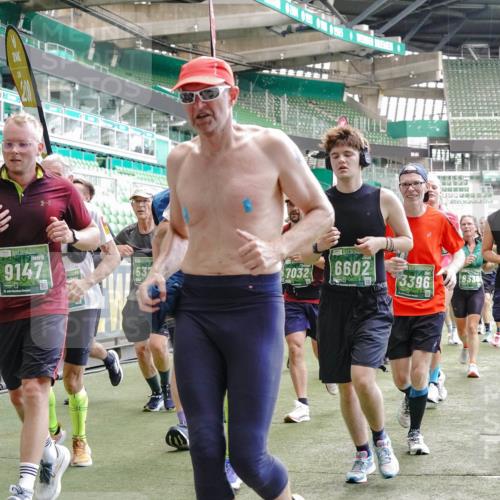 13.09.2026 - 21. swb-Marathon Bremen Michael Burmester http://msf.ph/oto/10450076 13.09.2026 13:09:14 Laufen im Stadion 164, 383, 391, 448, 532, 549, 551, 563, 625, 800, 808, 813, 869, 884, 898, 1025, 1072, 1124, 1150, 1180, 1285, 1289, 1395, 1398, 1559, 1688, 1831, 1880, 1899, 2041, 2208, 2215, 2229, 2232, 2243, 2366, 2380, 2413, 2429, 2441, 2467, 2471, 2525, 2573, 2594, 2611, 2635, 2692, 2714, 2717, 2727, 2782, 2802, 2823, 2841, 2866, 2897, 2920, 2930, 2931, 2941, 3032, 3063, 3086, 3291, 3316, 3327, 3333, 3398, 3437, 3707, 3769, 109 meine-sportfotos.de