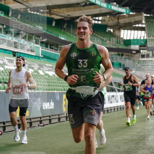 13.09.2026 - 21. swb-Marathon Bremen Michael Burmester http://msf.ph/oto/10450101 13.09.2026 12:48:56 Laufen im Stadion 382, 384, 524, 572, 779, 826, 889, 899, 1349, 1723, 1748, 1872, 1925, 2266, 2287, 2605, 2750, 2844, 2909, 2956, 3043, 3110, 3127, 3197, 3242, 3276, 3330, 3466, 3794, 3910, 3973, 4033, 4082, 4247, 4384, 4614, 4712, 4732, 4743, 4852, 4898, 4990, 5424, 5517, 5570, 5594, 5648, 5803, 6025, 6058, 6692, 6708, 6842, 6951, 7064, 7109, 7399, 7538, 7636, 7803, 7876, 8611, 8621, 8706, 8877, 8973, 8980, 8981, 9010, 9035, 9429 meine-sportfotos.de