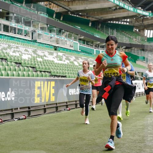 13.09.2026 - 21. swb-Marathon Bremen Michael Burmester http://msf.ph/oto/10450139 13.09.2026 10:30:55 Laufen im Stadion 10141, 10146, 10162, 10174, 10193, 10218, 10222, 10227, 10233, 10253, 10281, 10284, 10304, 10334, 10339, 10359, 10392, 10448, 10452, 10467, 10471, 10478, 10479, 10515, 10529, 10555, 10577, 10579, 10585, 10588, 10589, 10610, 10626, 10641, 10652, 10684, 10685, 10704, 10708, 10714, 10734, 10757, 10761, 10764, 10765, 10780, 10808, 10821, 10822, 10825, 10827, 10837, 10838, 10862, 10863, 10884, 10886, 10887, 10906, 10984, 11002, 11038, 11350, 11379 meine-sportfotos.de
