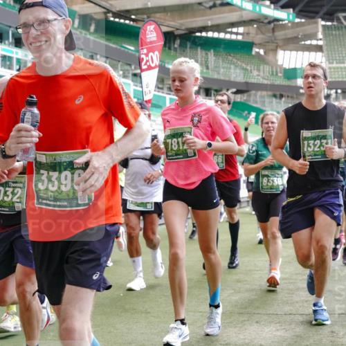 13.09.2026 - 21. swb-Marathon Bremen Michael Burmester http://msf.ph/oto/10450144 13.09.2026 13:09:16 Laufen im Stadion 164, 383, 391, 448, 532, 549, 551, 563, 625, 800, 808, 813, 869, 884, 898, 1025, 1072, 1124, 1150, 1180, 1285, 1289, 1395, 1398, 1559, 1688, 1831, 1880, 1899, 2041, 2208, 2215, 2229, 2232, 2243, 2366, 2380, 2413, 2429, 2441, 2467, 2471, 2525, 2573, 2594, 2611, 2635, 2692, 2714, 2717, 2727, 2782, 2785, 2823, 2841, 2866, 2897, 2920, 2930, 2931, 2941, 3032, 3063, 3086, 3291, 3316, 3327, 3333, 3398, 3437, 3707, 3769, 109 meine-sportfotos.de