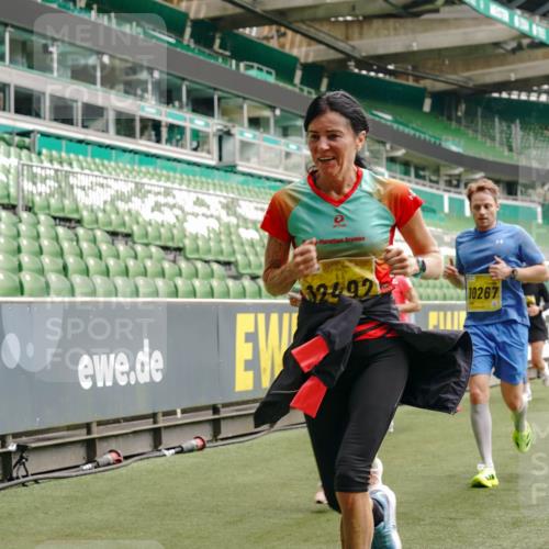 13.09.2026 - 21. swb-Marathon Bremen Michael Burmester http://msf.ph/oto/10450174 13.09.2026 10:30:56 Laufen im Stadion 10141, 10146, 10162, 10174, 10193, 10218, 10222, 10227, 10233, 10253, 10281, 10284, 10304, 10339, 10359, 10392, 10448, 10452, 10467, 10471, 10478, 10479, 10515, 10529, 10555, 10577, 10579, 10585, 10588, 10589, 10610, 10626, 10641, 10652, 10684, 10685, 10704, 10708, 10714, 10734, 10757, 10761, 10764, 10765, 10780, 10808, 10821, 10822, 10825, 10827, 10837, 10838, 10862, 10863, 10884, 10886, 10887, 10906, 10984, 11002, 11038, 11350, 11379 meine-sportfotos.de