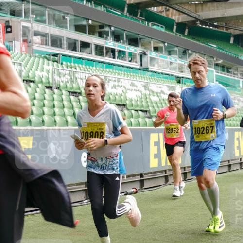 13.09.2026 - 21. swb-Marathon Bremen Michael Burmester http://msf.ph/oto/10450221 13.09.2026 10:30:57 Laufen im Stadion 10141, 10146, 10162, 10174, 10193, 10218, 10222, 10227, 10233, 10253, 10281, 10284, 10304, 10339, 10359, 10392, 10448, 10452, 10467, 10471, 10478, 10479, 10515, 10529, 10555, 10577, 10579, 10585, 10588, 10589, 10610, 10626, 10631, 10641, 10652, 10684, 10685, 10704, 10708, 10714, 10734, 10757, 10761, 10764, 10765, 10780, 10808, 10821, 10822, 10825, 10827, 10837, 10838, 10862, 10863, 10884, 10886, 10887, 10906, 10984, 11002, 11038, 11350, 11379 meine-sportfotos.de