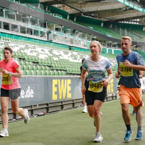 13.09.2026 - 21. swb-Marathon Bremen Michael Burmester http://msf.ph/oto/10450273 13.09.2026 10:30:58 Laufen im Stadion 10141, 10146, 10162, 10174, 10193, 10218, 10222, 10227, 10233, 10253, 10281, 10284, 10304, 10339, 10359, 10392, 10448, 10452, 10467, 10471, 10478, 10479, 10515, 10529, 10555, 10577, 10579, 10585, 10588, 10589, 10610, 10626, 10631, 10641, 10652, 10684, 10685, 10704, 10708, 10714, 10734, 10757, 10761, 10764, 10765, 10780, 10808, 10821, 10822, 10825, 10827, 10837, 10838, 10862, 10863, 10884, 10886, 10887, 10906, 10984, 11002, 11038, 11350, 11379 meine-sportfotos.de