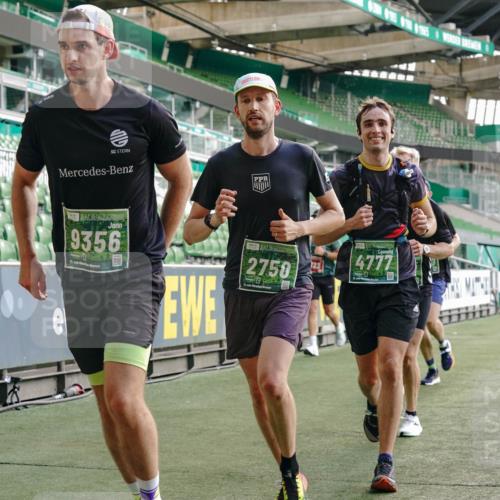 13.09.2026 - 21. swb-Marathon Bremen Michael Burmester http://msf.ph/oto/10450279 13.09.2026 12:49:02 Laufen im Stadion 382, 384, 524, 572, 779, 826, 889, 899, 1349, 1517, 1723, 1748, 1872, 1925, 2287, 2288, 2605, 2750, 2844, 2909, 2956, 3043, 3110, 3127, 3197, 3242, 3276, 3330, 3466, 3794, 3910, 3973, 4033, 4082, 4247, 4384, 4712, 4732, 4743, 4852, 4898, 4990, 5424, 5517, 5570, 5585, 5594, 5648, 5803, 6025, 6058, 6692, 6708, 6842, 6951, 7064, 7109, 7115, 7399, 7538, 7636, 7803, 7876, 8611, 8621, 8706, 8877, 8973, 8980, 8981, 9010, 9035, 9429 meine-sportfotos.de