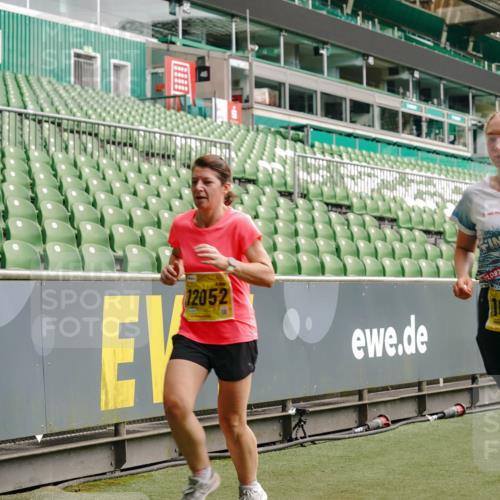 13.09.2026 - 21. swb-Marathon Bremen Michael Burmester http://msf.ph/oto/10450299 13.09.2026 10:30:59 Laufen im Stadion 10141, 10146, 10162, 10174, 10193, 10218, 10222, 10227, 10233, 10253, 10281, 10284, 10304, 10339, 10359, 10392, 10448, 10452, 10467, 10471, 10478, 10479, 10515, 10529, 10555, 10577, 10579, 10585, 10588, 10589, 10610, 10626, 10631, 10641, 10652, 10684, 10685, 10704, 10708, 10714, 10725, 10734, 10757, 10761, 10764, 10765, 10780, 10808, 10821, 10822, 10825, 10827, 10837, 10838, 10862, 10863, 10884, 10886, 10887, 10906, 10984, 11002, 11038, 11350, 11379 meine-sportfotos.de