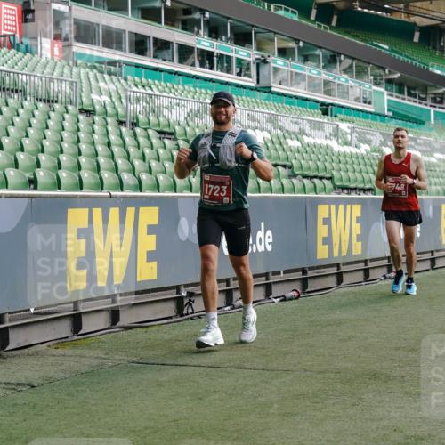 13.09.2026 - 21. swb-Marathon Bremen Michael Burmester http://msf.ph/oto/10450370 13.09.2026 12:49:06 Laufen im Stadion 382, 384, 524, 572, 670, 779, 826, 889, 899, 1349, 1517, 1605, 1723, 1748, 1872, 1925, 2287, 2288, 2605, 2750, 2844, 2909, 2956, 3043, 3110, 3127, 3197, 3242, 3276, 3330, 3466, 3625, 3910, 3973, 4033, 4082, 4247, 4384, 4712, 4732, 4743, 4852, 4898, 4990, 5424, 5517, 5570, 5585, 5594, 5648, 6025, 6058, 6652, 6692, 6842, 6906, 6951, 7064, 7109, 7115, 7399, 7636, 7803, 7876, 8611, 8706, 8877, 8973, 8980, 8981, 9010, 9035, 9429 meine-sportfotos.de