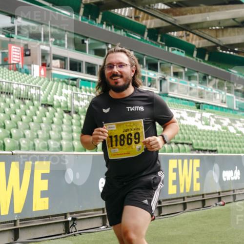 13.09.2026 - 21. swb-Marathon Bremen Michael Burmester http://msf.ph/oto/10450390 13.09.2026 10:31:01 Laufen im Stadion 10141, 10146, 10174, 10193, 10218, 10222, 10227, 10233, 10281, 10284, 10304, 10339, 10359, 10392, 10448, 10452, 10467, 10471, 10478, 10479, 10515, 10529, 10543, 10555, 10577, 10579, 10585, 10588, 10589, 10608, 10610, 10626, 10631, 10641, 10652, 10684, 10685, 10704, 10708, 10714, 10725, 10734, 10757, 10761, 10764, 10765, 10780, 10808, 10821, 10822, 10827, 10837, 10838, 10862, 10863, 10884, 10886, 10887, 10906, 10984, 11002, 11038, 11350, 11379 meine-sportfotos.de