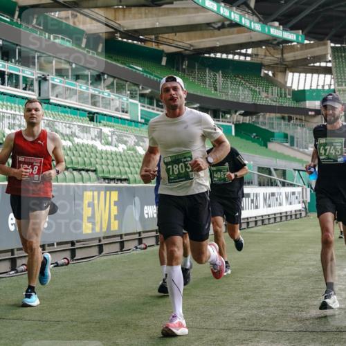13.09.2026 - 21. swb-Marathon Bremen Michael Burmester http://msf.ph/oto/10450404 13.09.2026 12:49:08 Laufen im Stadion 382, 384, 524, 572, 663, 670, 779, 826, 889, 899, 1349, 1517, 1605, 1723, 1748, 1872, 1925, 2287, 2288, 2347, 2605, 2750, 2844, 2909, 2956, 3043, 3110, 3127, 3197, 3242, 3276, 3330, 3466, 3625, 3910, 3973, 4033, 4082, 4247, 4384, 4712, 4732, 4743, 4852, 4898, 4990, 5424, 5517, 5570, 5585, 5594, 5648, 6025, 6058, 6652, 6692, 6842, 6906, 6951, 7064, 7109, 7115, 7399, 7636, 7803, 7876, 8611, 8706, 8877, 8973, 8981, 9010, 9035, 9429 meine-sportfotos.de