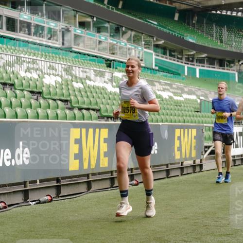 13.09.2026 - 21. swb-Marathon Bremen Michael Burmester http://msf.ph/oto/10450429 13.09.2026 10:31:03 Laufen im Stadion 10141, 10146, 10174, 10193, 10222, 10227, 10233, 10281, 10284, 10304, 10339, 10359, 10392, 10448, 10452, 10467, 10471, 10478, 10479, 10515, 10529, 10543, 10555, 10577, 10579, 10585, 10588, 10589, 10608, 10610, 10626, 10631, 10641, 10652, 10684, 10685, 10704, 10708, 10714, 10725, 10734, 10757, 10761, 10764, 10765, 10780, 10808, 10821, 10822, 10827, 10837, 10838, 10862, 10863, 10884, 10886, 10887, 10906, 10984, 11002, 11038, 11350, 11379 meine-sportfotos.de