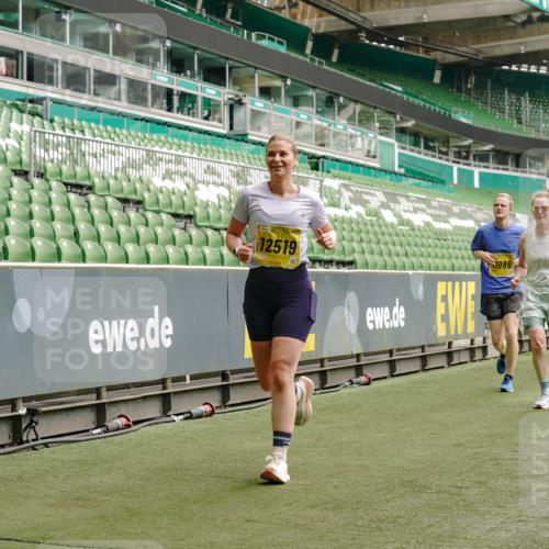 13.09.2026 - 21. swb-Marathon Bremen Michael Burmester http://msf.ph/oto/10450439 13.09.2026 10:31:04 Laufen im Stadion 10141, 10146, 10174, 10193, 10222, 10227, 10233, 10281, 10284, 10304, 10339, 10359, 10392, 10448, 10452, 10467, 10471, 10478, 10479, 10515, 10529, 10543, 10555, 10577, 10579, 10585, 10588, 10589, 10608, 10610, 10626, 10631, 10641, 10652, 10684, 10685, 10704, 10708, 10714, 10725, 10734, 10757, 10761, 10764, 10765, 10780, 10808, 10821, 10822, 10827, 10837, 10838, 10862, 10863, 10884, 10886, 10887, 10906, 10984, 11002, 11038, 11350, 11379 meine-sportfotos.de