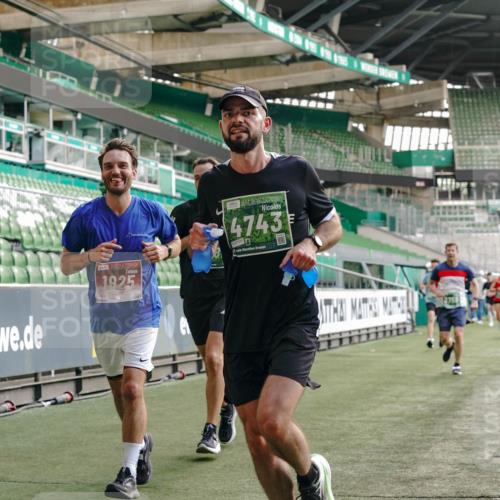 13.09.2026 - 21. swb-Marathon Bremen Michael Burmester http://msf.ph/oto/10450447 13.09.2026 12:49:09 Laufen im Stadion 382, 384, 524, 572, 663, 670, 779, 826, 889, 899, 1349, 1517, 1605, 1723, 1748, 1872, 1925, 2052, 2287, 2288, 2347, 2605, 2750, 2844, 2909, 2956, 3043, 3110, 3127, 3197, 3242, 3276, 3330, 3466, 3625, 3910, 3973, 4033, 4082, 4247, 4384, 4712, 4732, 4743, 4852, 4898, 4990, 5111, 5424, 5517, 5570, 5585, 5594, 5648, 6025, 6058, 6652, 6692, 6842, 6906, 6951, 7064, 7109, 7115, 7399, 7636, 7803, 7876, 8611, 8706, 8877, 8973, 8981, 9010, 9035, 9429 meine-sportfotos.de