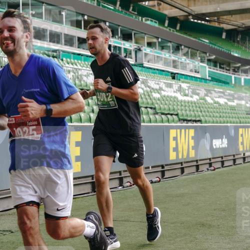 13.09.2026 - 21. swb-Marathon Bremen Michael Burmester http://msf.ph/oto/10450492 13.09.2026 12:49:10 Laufen im Stadion 382, 384, 524, 572, 663, 670, 779, 826, 889, 899, 1349, 1517, 1605, 1723, 1748, 1872, 1925, 2052, 2287, 2288, 2347, 2605, 2750, 2844, 2909, 2956, 3043, 3110, 3127, 3197, 3242, 3276, 3330, 3466, 3625, 3910, 3973, 4033, 4082, 4247, 4384, 4712, 4732, 4743, 4852, 4898, 4990, 5111, 5424, 5517, 5570, 5585, 5594, 5648, 6025, 6058, 6652, 6692, 6842, 6906, 6951, 7064, 7109, 7115, 7399, 7636, 7803, 7876, 8611, 8706, 8877, 8973, 8981, 9010, 9035, 9429 meine-sportfotos.de