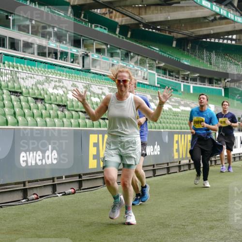 13.09.2026 - 21. swb-Marathon Bremen Michael Burmester http://msf.ph/oto/10450520 13.09.2026 10:31:05 Laufen im Stadion 10141, 10146, 10174, 10193, 10222, 10227, 10233, 10281, 10284, 10304, 10339, 10359, 10392, 10448, 10452, 10467, 10471, 10478, 10479, 10515, 10529, 10543, 10555, 10577, 10579, 10585, 10588, 10589, 10608, 10610, 10626, 10631, 10641, 10652, 10684, 10685, 10704, 10708, 10714, 10725, 10734, 10757, 10761, 10764, 10765, 10780, 10808, 10821, 10822, 10827, 10837, 10838, 10862, 10863, 10884, 10886, 10887, 10906, 10984, 11002, 11038, 11350, 11379 meine-sportfotos.de
