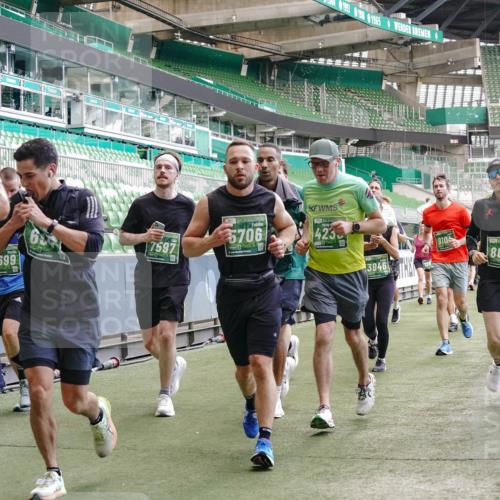 13.09.2026 - 21. swb-Marathon Bremen Michael Burmester http://msf.ph/oto/10450666 13.09.2026 13:09:27 Laufen im Stadion 164, 383, 391, 448, 532, 549, 551, 563, 625, 813, 869, 884, 898, 1025, 1072, 1124, 1150, 1180, 1285, 1289, 1398, 1559, 1688, 1855, 1867, 1880, 1899, 2041, 2208, 2215, 2229, 2232, 2243, 2268, 2366, 2380, 2413, 2429, 2441, 2467, 2471, 2525, 2530, 2553, 2573, 2594, 2635, 2692, 2714, 2717, 2727, 2782, 2785, 2823, 2841, 2897, 2920, 2930, 2931, 2941, 3032, 3063, 3086, 3291, 3316, 3327, 3333, 3398, 3437, 3707, 3769, 109 meine-sportfotos.de