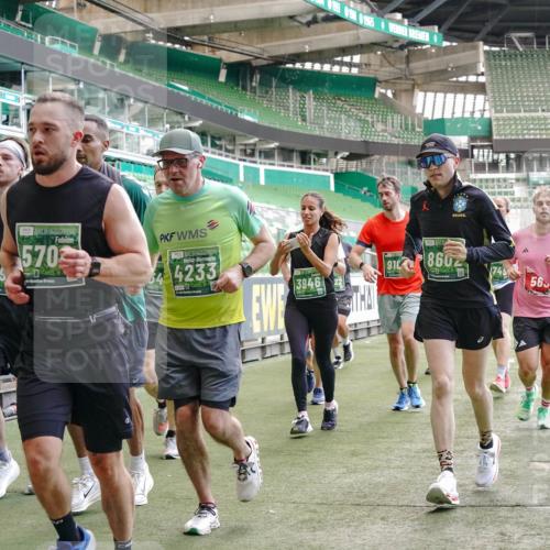 13.09.2026 - 21. swb-Marathon Bremen Michael Burmester http://msf.ph/oto/10450725 13.09.2026 13:09:28 Laufen im Stadion 164, 383, 391, 448, 532, 549, 551, 563, 625, 813, 869, 884, 898, 1025, 1072, 1124, 1150, 1180, 1285, 1289, 1398, 1559, 1688, 1855, 1867, 1880, 1899, 2041, 2208, 2215, 2229, 2232, 2243, 2268, 2366, 2380, 2413, 2429, 2441, 2467, 2471, 2525, 2530, 2553, 2573, 2594, 2635, 2692, 2714, 2717, 2727, 2782, 2785, 2823, 2841, 2897, 2920, 2930, 2931, 2941, 3032, 3063, 3086, 3291, 3316, 3327, 3333, 3398, 3437, 3707, 3769, 109 meine-sportfotos.de