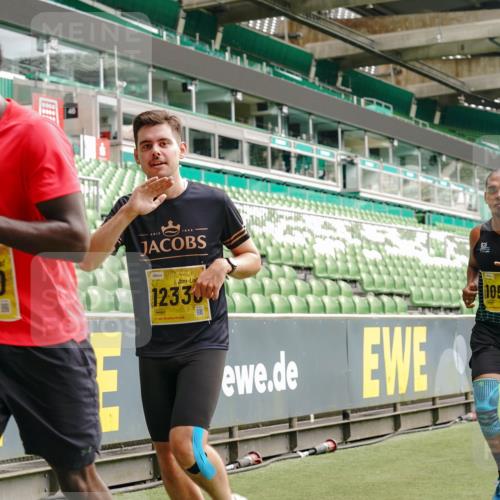 13.09.2026 - 21. swb-Marathon Bremen Michael Burmester http://msf.ph/oto/10450778 13.09.2026 10:31:12 Laufen im Stadion 10141, 10146, 10174, 10193, 10222, 10227, 10233, 10255, 10281, 10284, 10304, 10339, 10359, 10392, 10448, 10452, 10471, 10478, 10479, 10503, 10515, 10529, 10543, 10555, 10577, 10579, 10588, 10589, 10608, 10610, 10626, 10631, 10641, 10652, 10684, 10685, 10704, 10708, 10714, 10725, 10734, 10757, 10761, 10764, 10765, 10780, 10808, 10821, 10822, 10827, 10837, 10838, 10862, 10863, 10884, 10886, 10887, 10906, 10984, 11002, 11038, 11350, 11379 meine-sportfotos.de