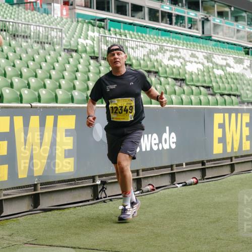 13.09.2026 - 21. swb-Marathon Bremen Michael Burmester http://msf.ph/oto/10450911 13.09.2026 10:31:15 Laufen im Stadion 10141, 10146, 10174, 10193, 10222, 10227, 10233, 10255, 10281, 10284, 10304, 10339, 10359, 10392, 10448, 10452, 10471, 10478, 10479, 10503, 10515, 10529, 10540, 10543, 10555, 10577, 10579, 10588, 10589, 10608, 10610, 10626, 10631, 10641, 10652, 10684, 10685, 10703, 10704, 10708, 10714, 10725, 10757, 10764, 10765, 10780, 10808, 10821, 10822, 10837, 10838, 10862, 10863, 10884, 10886, 10887, 10906, 10984, 11002, 11038, 11350, 11379 meine-sportfotos.de