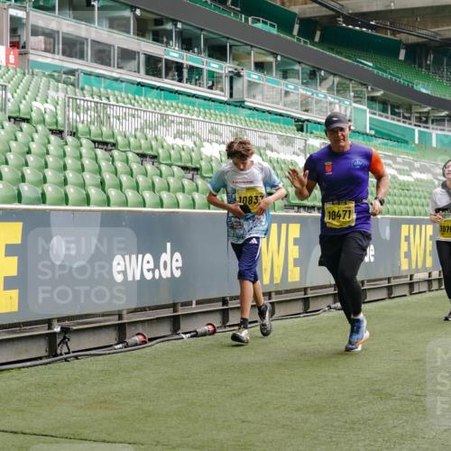 13.09.2026 - 21. swb-Marathon Bremen Michael Burmester http://msf.ph/oto/10451010 13.09.2026 10:31:17 Laufen im Stadion 10141, 10146, 10174, 10193, 10222, 10227, 10233, 10255, 10281, 10284, 10304, 10339, 10359, 10392, 10443, 10448, 10452, 10471, 10478, 10479, 10503, 10515, 10529, 10540, 10543, 10555, 10577, 10579, 10588, 10589, 10608, 10610, 10626, 10631, 10641, 10652, 10684, 10685, 10703, 10704, 10708, 10714, 10725, 10757, 10764, 10765, 10780, 10808, 10821, 10822, 10837, 10838, 10862, 10863, 10884, 10886, 10887, 10906, 10984, 11002, 11038, 11350, 11379 meine-sportfotos.de