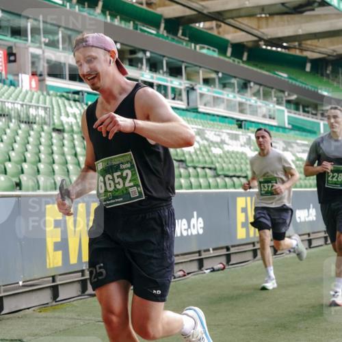 13.09.2026 - 21. swb-Marathon Bremen Michael Burmester http://msf.ph/oto/10451026 13.09.2026 12:49:29 Laufen im Stadion 382, 469, 524, 572, 663, 670, 779, 826, 889, 899, 1349, 1517, 1605, 1723, 1748, 1872, 1925, 2052, 2287, 2288, 2291, 2347, 2360, 2605, 2750, 2844, 2909, 3043, 3110, 3127, 3197, 3276, 3330, 3625, 3647, 3910, 3973, 4033, 4082, 4247, 4384, 4712, 4732, 4743, 4852, 4898, 4990, 5111, 5377, 5383, 5424, 5517, 5570, 5585, 5594, 5636, 5648, 6058, 6267, 6652, 6692, 6842, 6906, 6951, 7064, 7109, 7115, 7121, 7399, 7636, 7803, 7876, 8706, 8877, 8973, 8981, 9010, 9035, 9429 meine-sportfotos.de